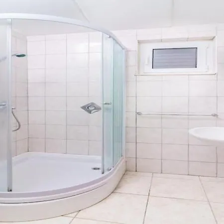 - Comfort One Bedroom E11 아파트 룸바르다