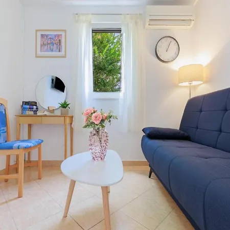 - Comfort One Bedroom E11