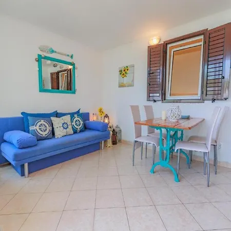 - Comfort One Bedroom E11 * Lumbarda