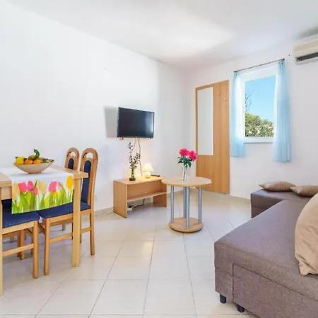 - Comfort One Bedroom E11 아파트
