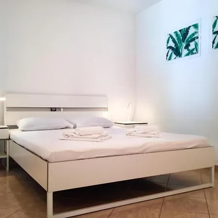 - Comfort One Bedroom E11 아파트